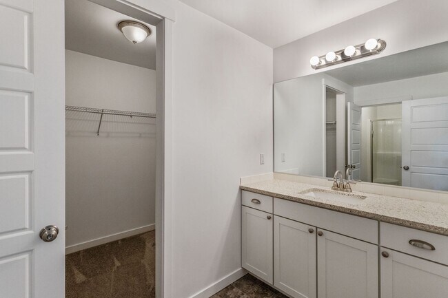 Building Photo - 3 Bed 2.5 Bath - Townhome - Hillcrest - NAS Whidbey