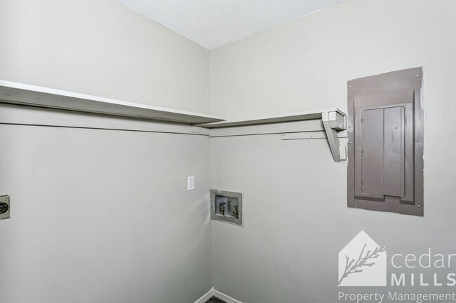 Building Photo - Updated 2 Bedroom Duplex - ANDOVER SCHOOLS!