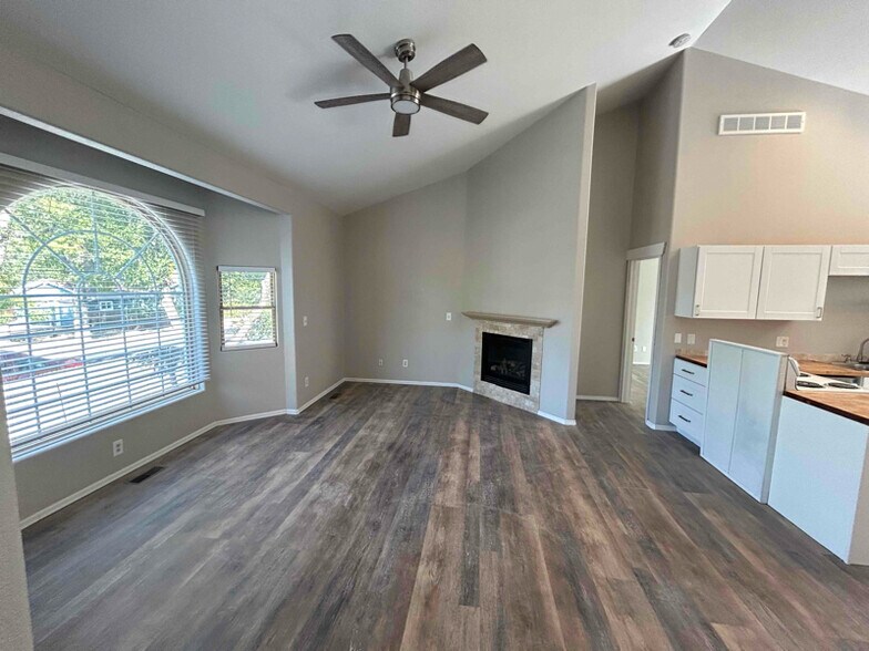 Building Photo - 913 E Uintah St