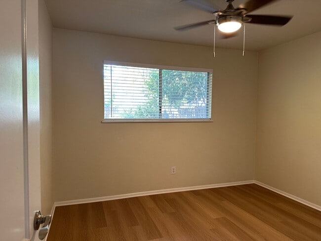 Building Photo - Your Next Chapter Starts Here - Convenient Redding Location!