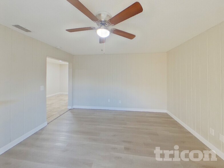 Building Photo - 902 Check Pl