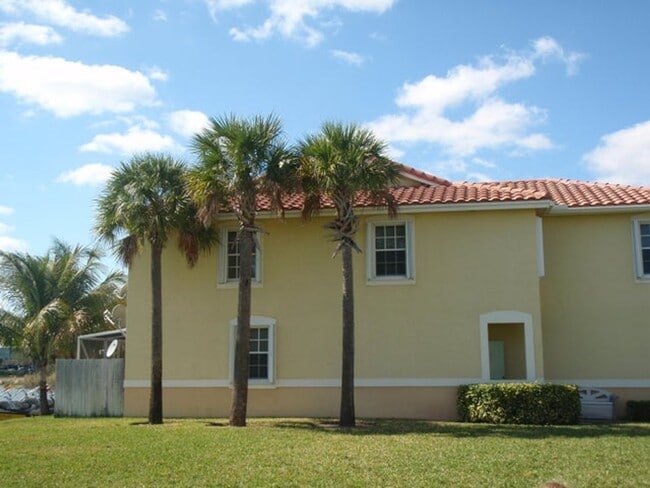 Building Photo - 4083 Crystal Lake Dr