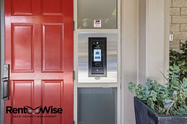 Building Photo - 2060 Sutter St