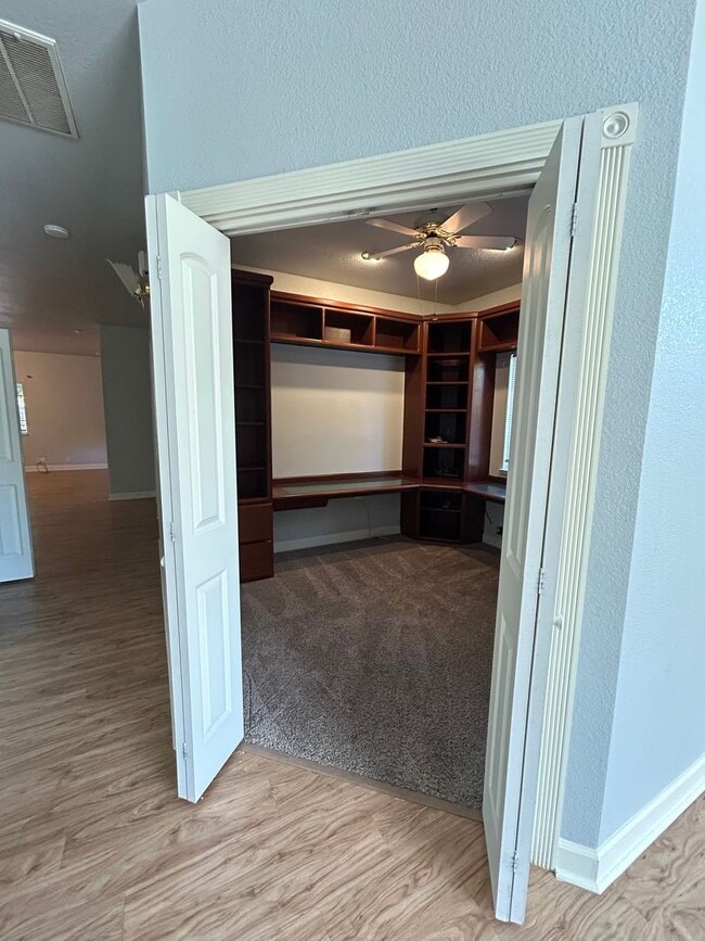 Building Photo - Introducing Your Dream Home:  A perfect blend of comfort and convenience!