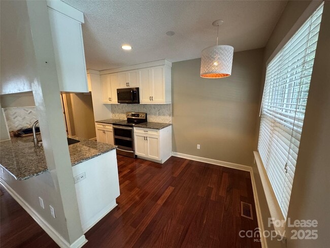 Building Photo - 3802 Cassidy Dr