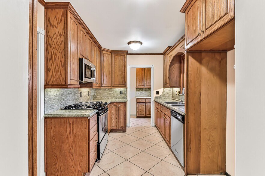 Building Photo - 6749 E Stearns St