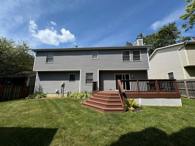 Building Photo - Immaculate 4 bed home in Bloomington