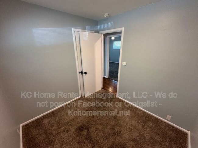 Building Photo - 10809 Ewing Ave