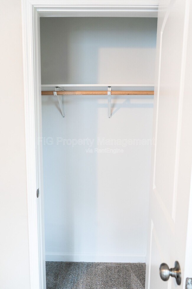 Building Photo - 614 Hillview Rd