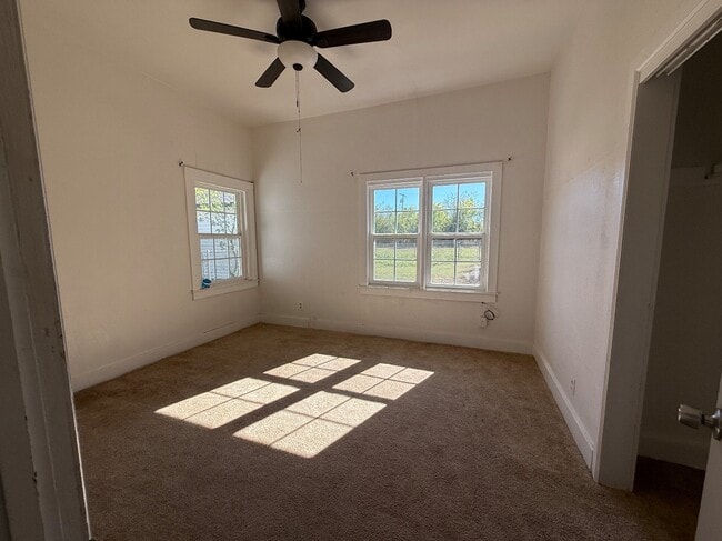 Building Photo - 105 S Magnolia St