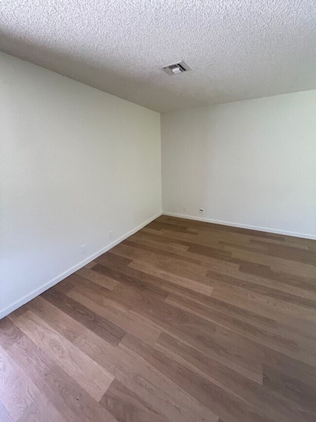 Building Photo - 5525 Capistrano Ave