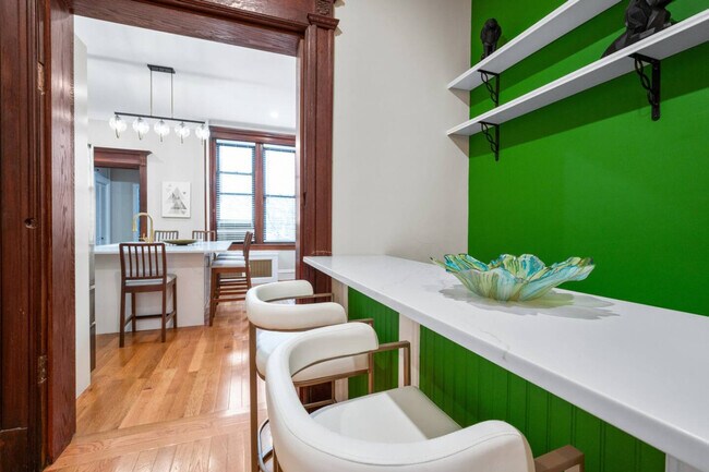 Building Photo - 215 W 138th St