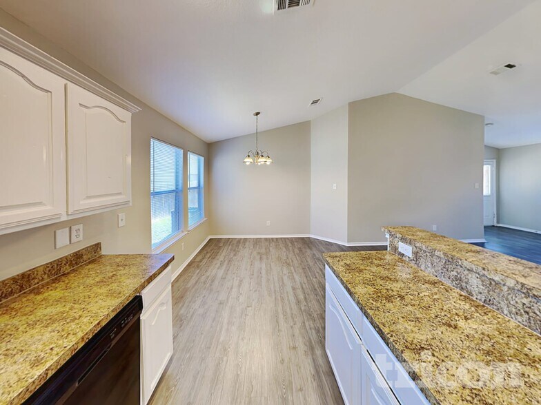 Building Photo - 1245 W Cottonwood Dr