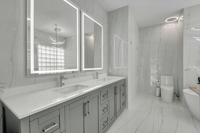 Building Photo - 10872 Tamoron Ln
