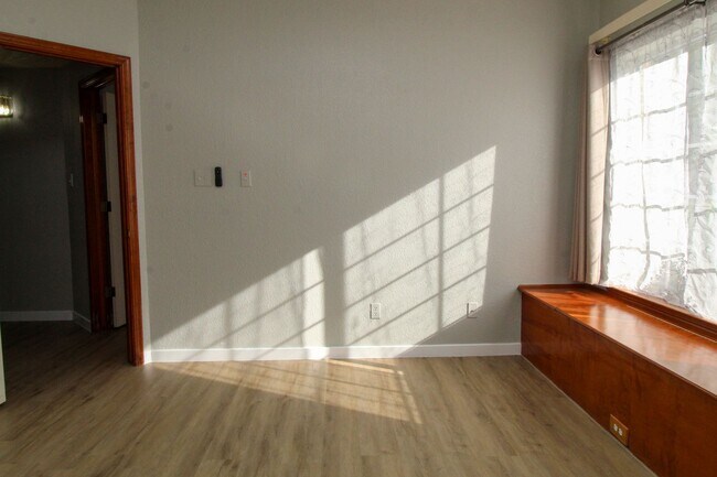 Building Photo - 2081 Paseo Del Prado Dr