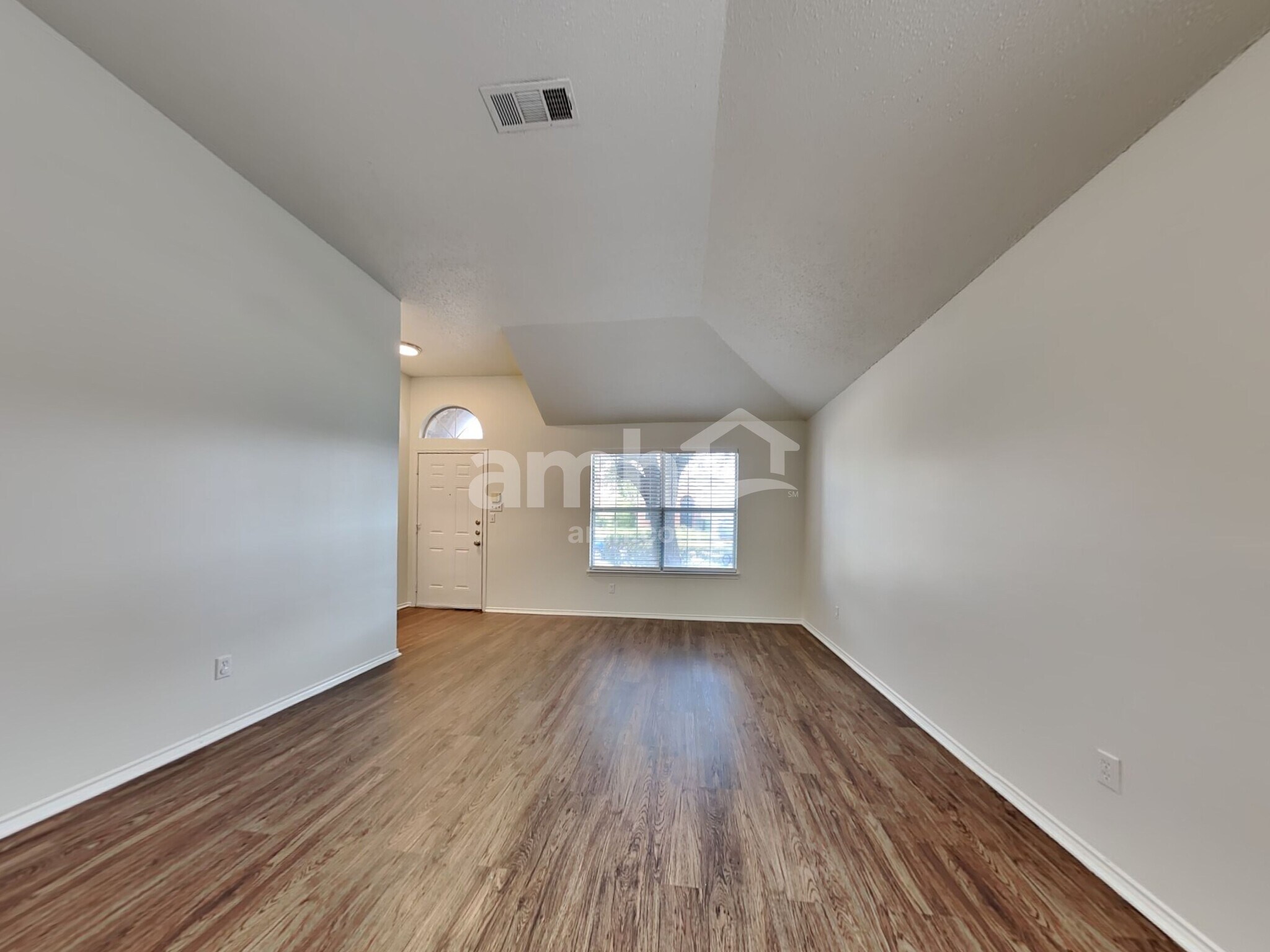 Building Photo - 302 Tioga Dr