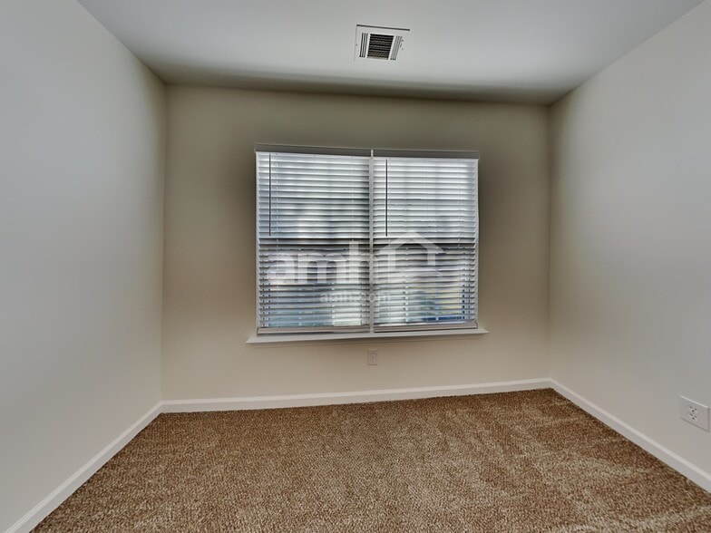 Building Photo - 163 Willow Point Cir