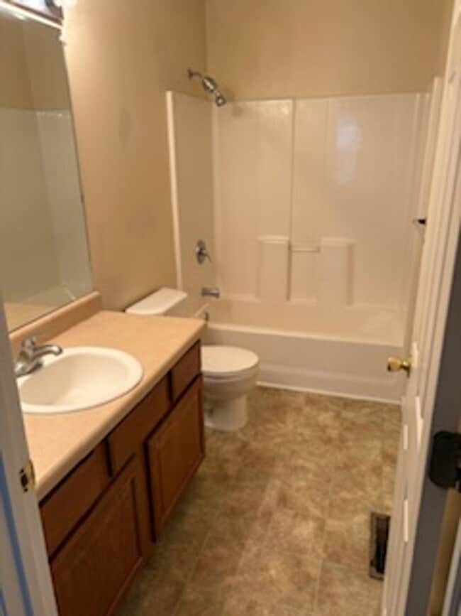 Building Photo - Duplex for rent