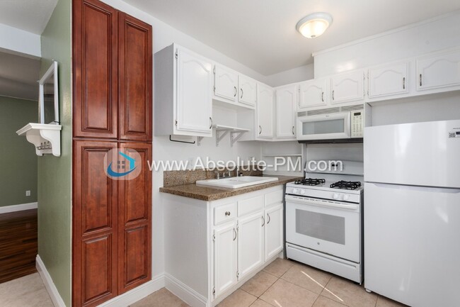 Building Photo - Amazing 2 Bed 2 Bath Newly Upgraded Unit i...