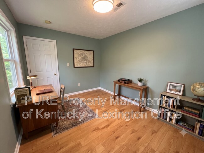 Building Photo - 1100 Horsemans Ln