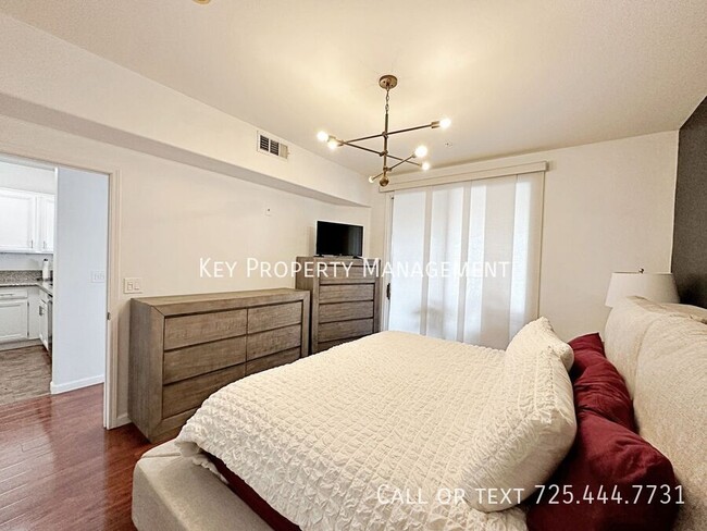 Building Photo - FULLY FURNISHED 1 BEDROOM CONDO IN GATED C...