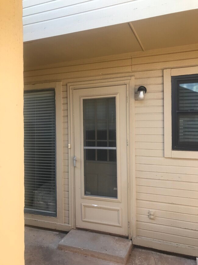 Building Photo - 1201 Sequoyah St