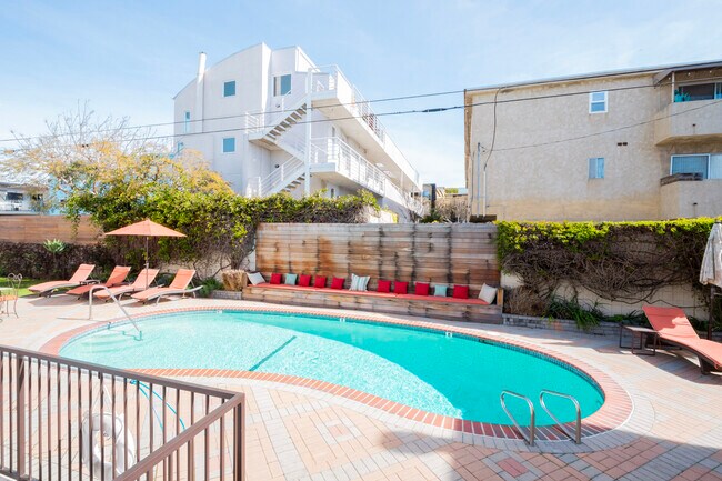 Building Photo - 2721 2nd St