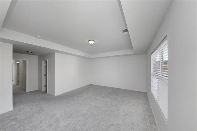 Building Photo - 541 Tulip Ln