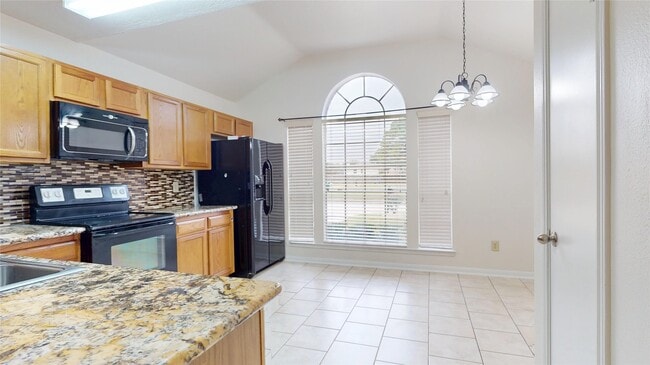 Building Photo - 806 N Willow Dr