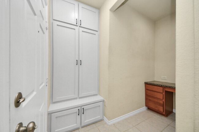 Building Photo - 6723 Widdenbrook Trace