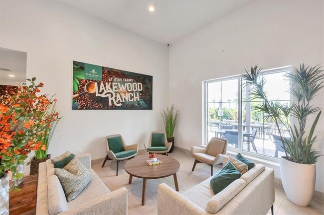 Building Photo - 3279 Hilltop Cir