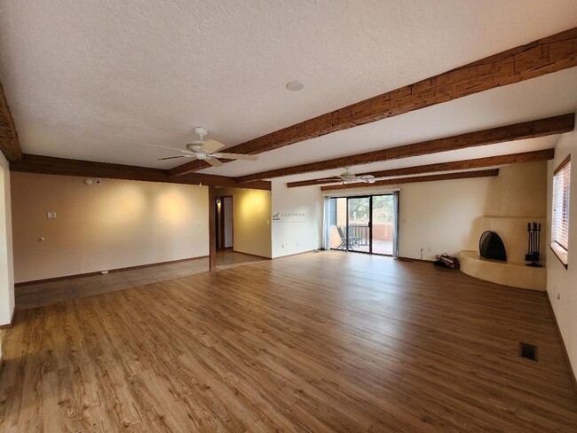 Building Photo - 246 Loma Entrada