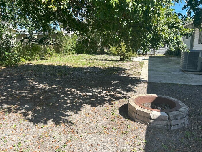 Building Photo - 3605 W Leila Ave