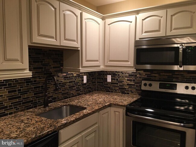 Building Photo - 16 Belmont Ave