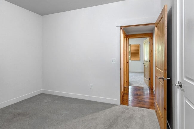 Building Photo - Unfurnished Condo Retreat with Modern Comf...