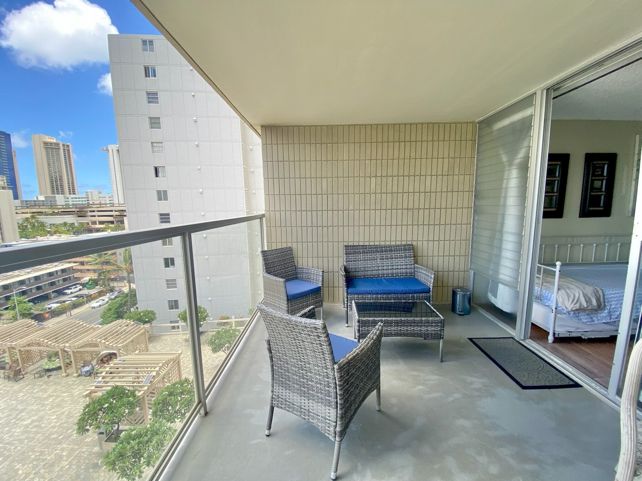 Seating Area - 445 Seaside Ave