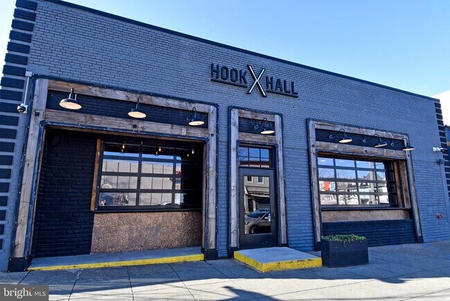 Building Photo - 625 Park Rd NW