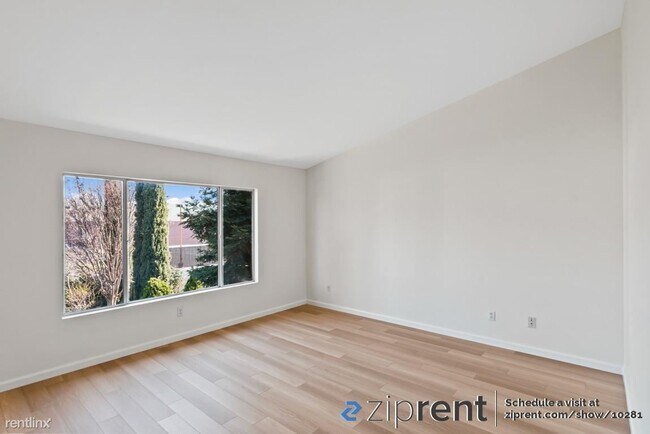 Building Photo - 4 br, 3 bath Townhome - 224 Meadowhaven Wa...