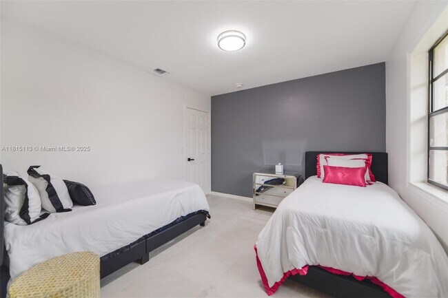 Building Photo - 13526 Jonquil Pl