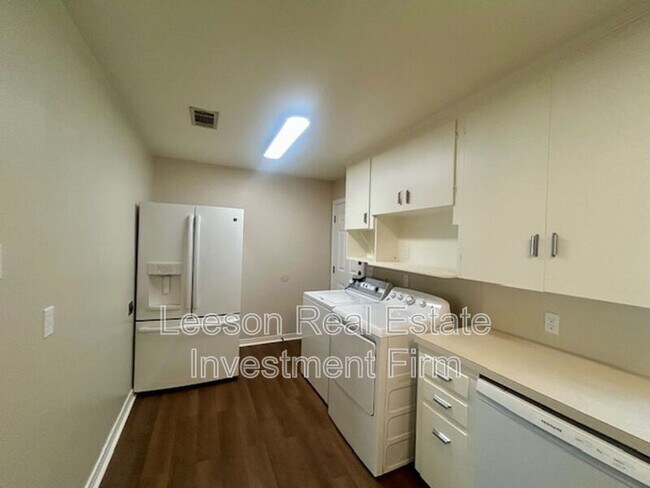 Building Photo - 154 Southfield Rd