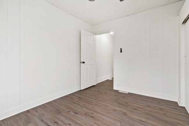 Building Photo - 4 bed 1.5 bath - completely updated, central air, patio.  Great location