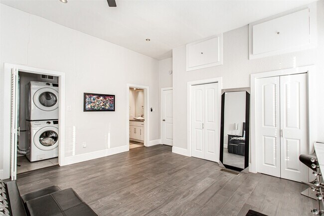 Building Photo - 4719 Junius St