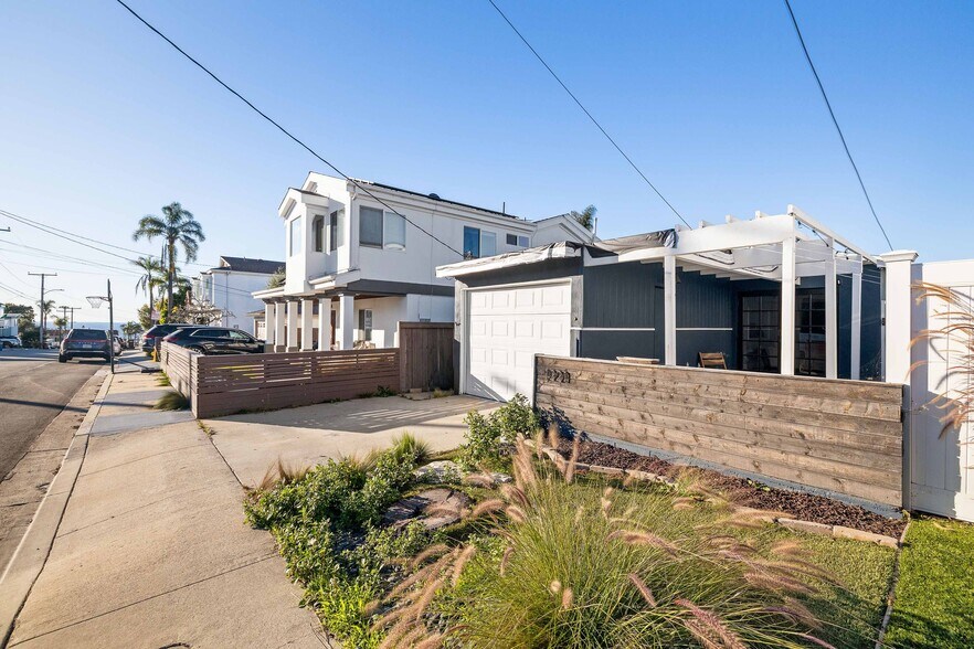 Building Photo - 1221 10th St