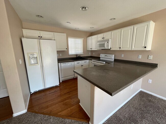 Building Photo - Beautiful 3 Bedroom 3 Bath Home Close to Ft Carson and Peterson AFB!!!
