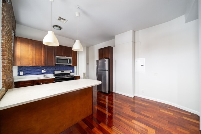 Building Photo - 386 Bergen Ave