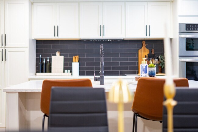 Building Photo - 24 Seth St