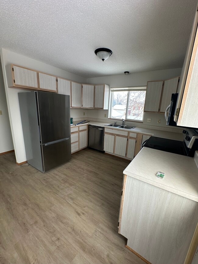 Building Photo - 4405 W Antelope Dr