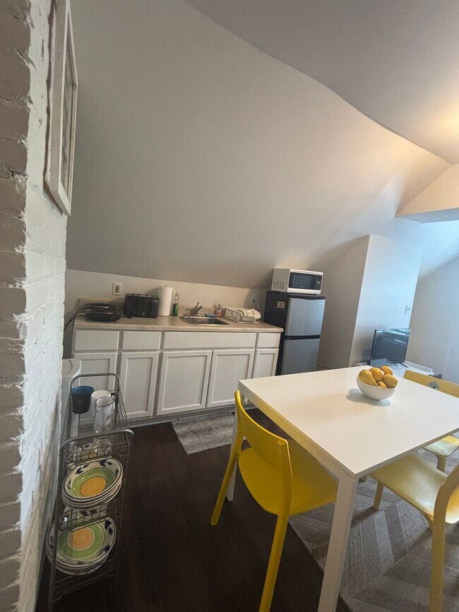 Building Photo - Buckingham11710