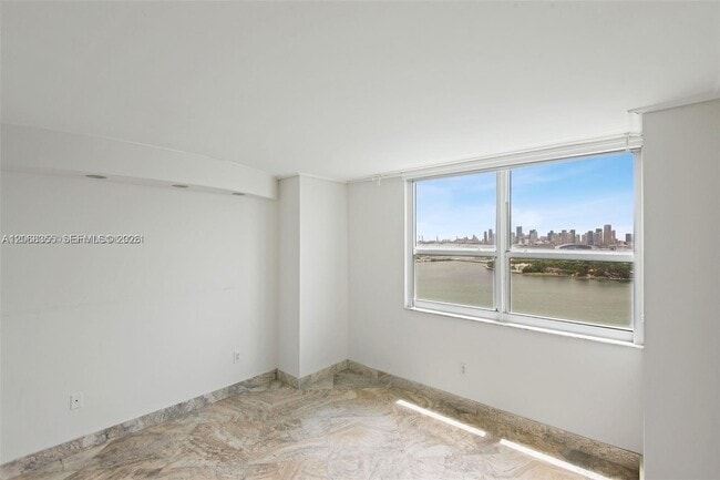 Building Photo - 650 West Ave