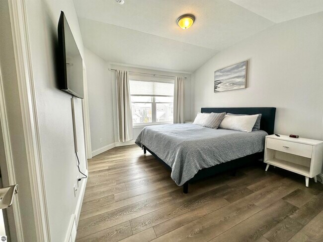 Building Photo - 982 Lake Ridge Dr